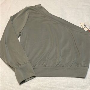 Elegant GreenOff-Shoulder Crop Open Edit Size Small